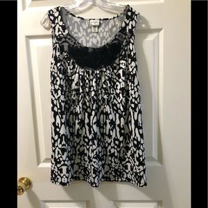 Black and White Woman’s Sleeveless Top 3X